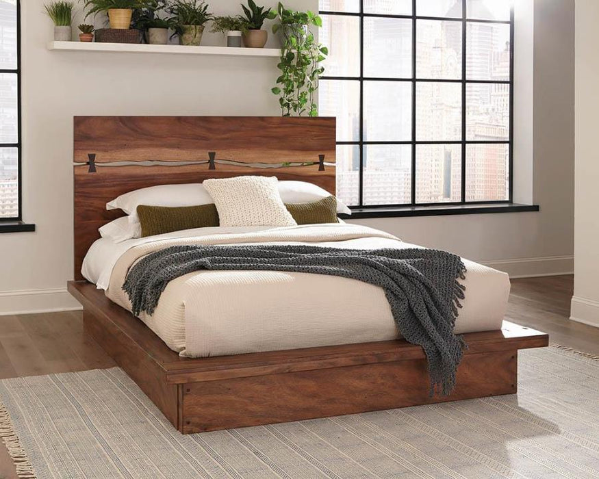 Winslow 4-piece Queen Bedroom Set Smokey Walnut