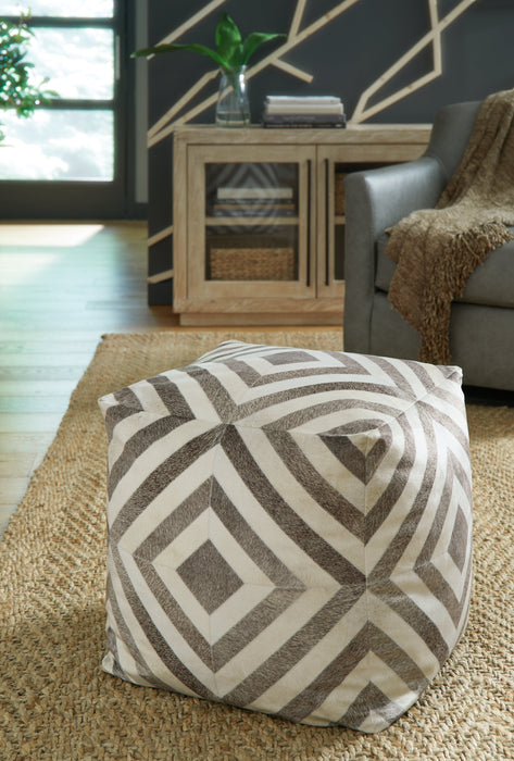 Hartselle Pouf - A1000982