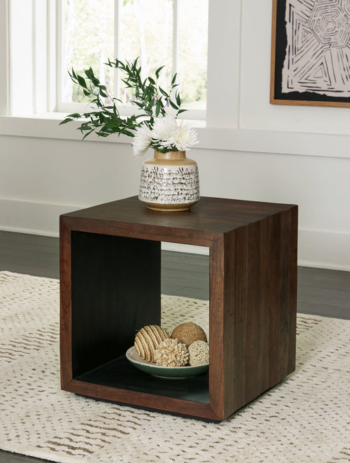 Hensington End Table - A4000555 - Lara Furniture