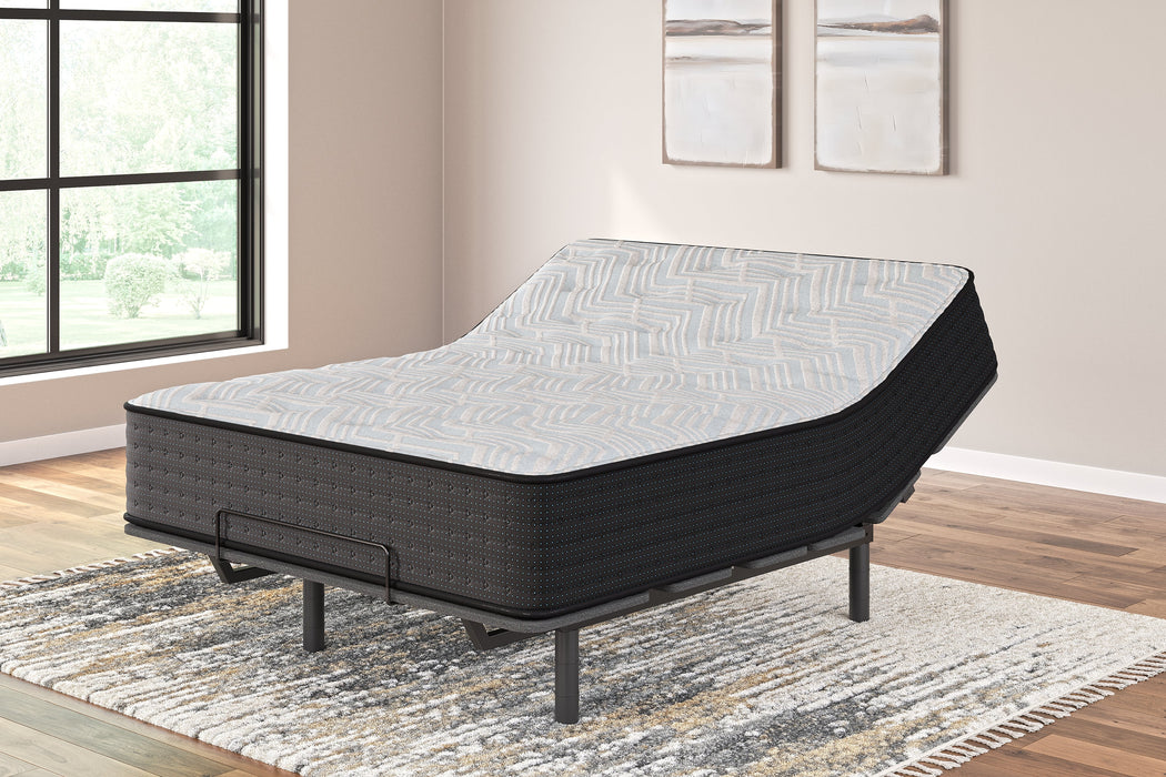 Palisades Plush Queen Mattress - M41631