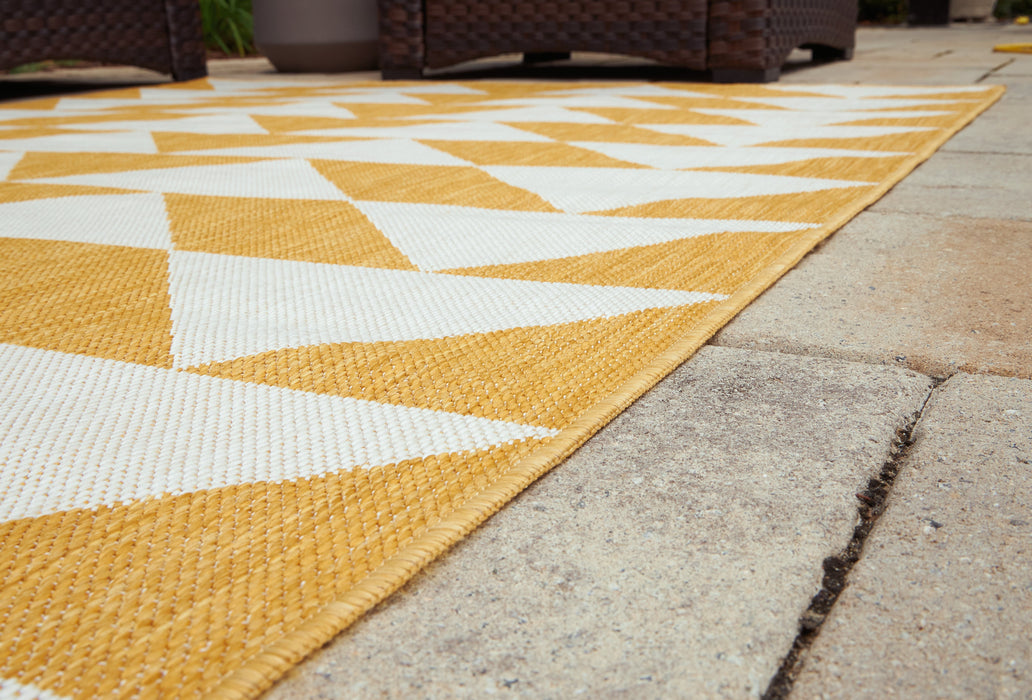 Thomley Ivory/Yellow 5' x 7' Rug - R900062