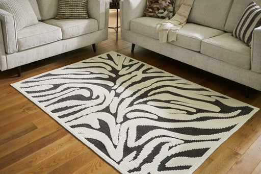 Thomwith Medium Rug - R406292