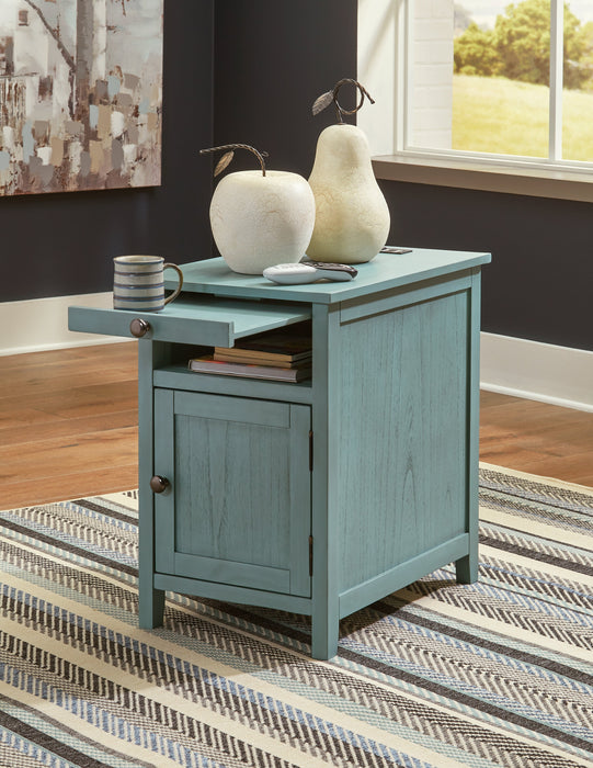 Treytown Chairside End Table - T300-717 - Lara Furniture