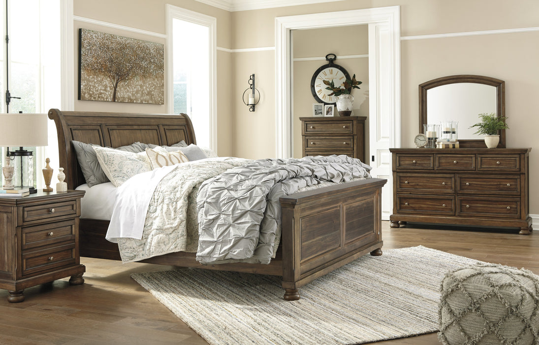 Flynnter Medium Brown Sleigh Platform Bedroom Set