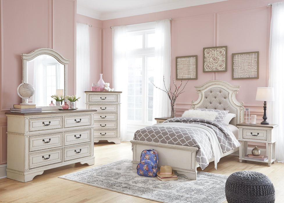 Little girl best sale bedroom furniture white