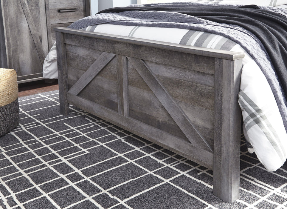 Wynnlow Gray King Crossbuck Panel Bed - Lara Furniture