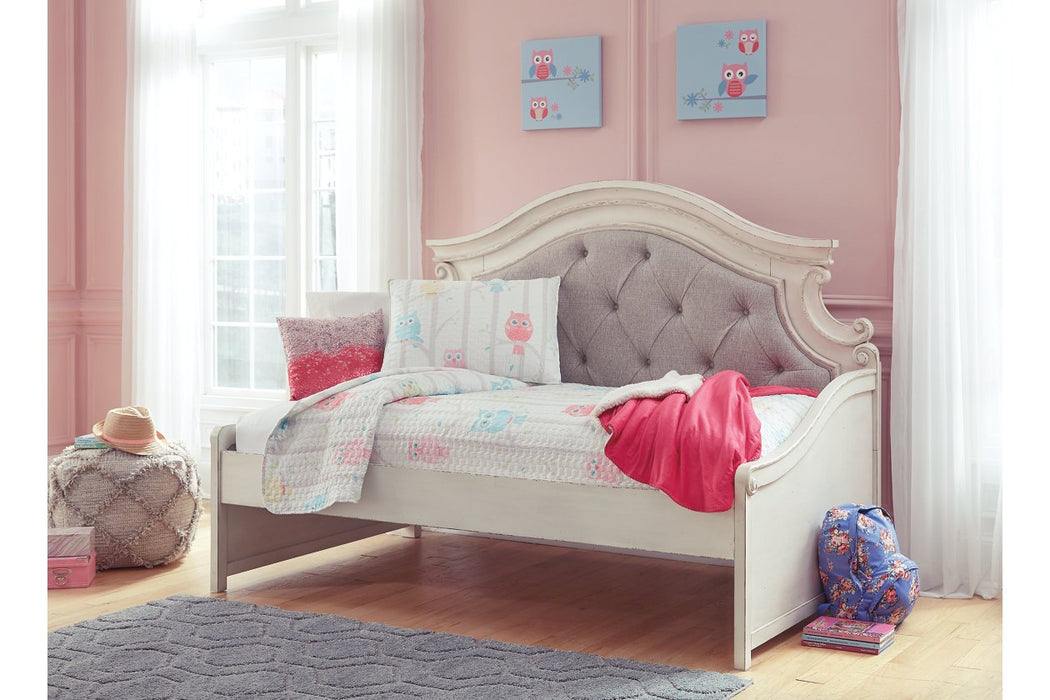 Realyn Chipped White Twin Day Bed - Lara Furniture